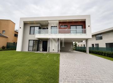 Casa · 320m² · 6 Ambientes · 2 Cocheras · Casa a 6 Amb. Nueva a Estrenar. Lote Central