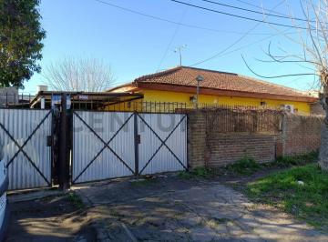 Casa · 114m² · 3 Ambientes · 3 Cocheras · ¡Oportunidad en Berisso! Casa 2 Dorm + Local Comercial, Garage 2 Autos y Parque de 177 m²