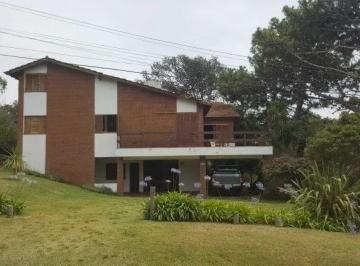 Casa · 300m² · 8 Ambientes · 2 Cocheras · Casas en Venta - 6 Dorm. 4 Baños - Cochera - 400 m² - Ostende, Pinamar
