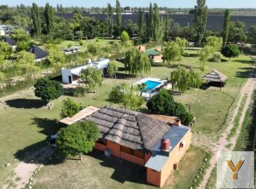 Edificio · 200m² · Complejo de Cabañas en Venta - 3 Ufs - Mendoza