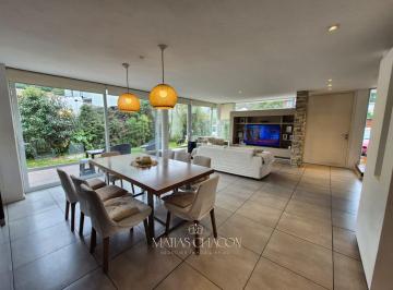 Casa · 150m² · 4 Ambientes · 2 Cocheras · Excelente Casa Moderna de 4 Ambientes con Piscina en Bosque Peralta Ramos