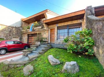 Casa de 4 ambientes, Morón · Importante Casa Sobre Lote de 10 X 30 m - El Palomar
