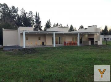 Casa · 165m² · 4 Ambientes · Casa Venta 3 Dorm. 2 Baños 1 Parque Pileta 2560 m 2 - Estancia Las Malvinas