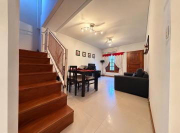 Casa · 78m² · 3 Ambientes · 1 Cochera · Venta Duplex 3 Ambientes en Ramos Mejia