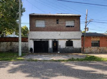 Casa · 107m² · 4 Ambientes · 1 Cochera · Venta Casa de 3 Dorm. con Cochera y Patio Verde, Juan de La Cierva 2600,barrio Matheu