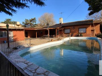 Casa · 280m² · 8 Ambientes · Casa en Venta - 5 Dorm. 3 Baños - 280 m - La Plata - Manuel Gonnet.