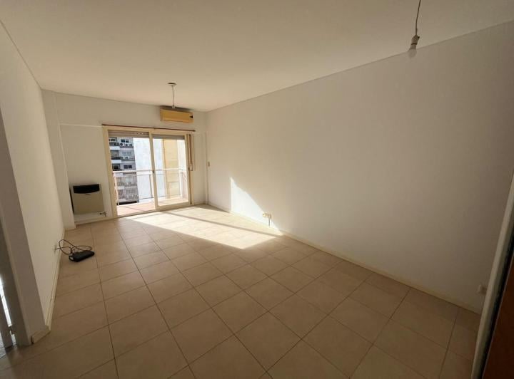 Belgrano – Monoambiente con Balcón y Vista Abierta – Seguridad y Encargado