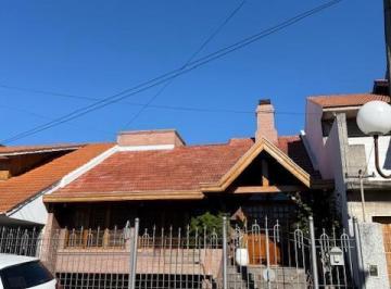 Casa · 317m² · 4 Ambientes · 2 Cocheras · Casa 4 Ambientes con Jardín en Venta y Alquiler - Apta Credito - Quilmes Oeste