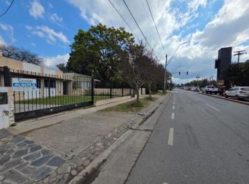 Casa · 220m² · 4 Ambientes · 9 Cocheras · Comercial - Apta Oficina - Local - Sobre Av