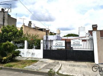 Casa · 71m² · 3 Ambientes · 4 Cocheras · Casa a La Venta de 3 Ambientes en Carapachay. Para Actualizar. Posible Ampliacion. Apta Credito