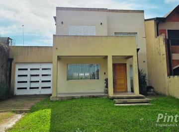 Casa · 211m² · 8 Ambientes · 1 Cochera · Distinguida Casa de 3 Dorm.. Para Exigentes. San Jose. Entre Rios