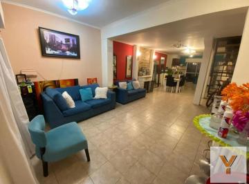 Casa · 250m² · 4 Ambientes · Casa en Venta - 3 Dorm. 2 Baños - 378 m² - El Palomar, Morón
