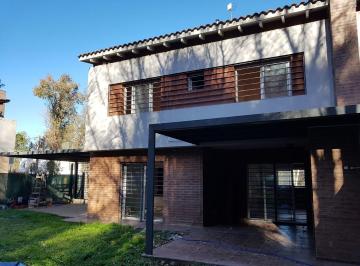 Casa · 150m² · 4 Ambientes · 2 Cocheras · Complejo Cerrado - Duplex 3 D 2 B Coch - Pileta