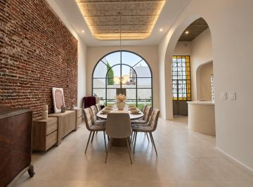Casa · 196m² · 7 Ambientes · 1 Cochera · Venta: Casa de Tres Dorm. con Cochera, Jardin y Pileta. Rosario, Barrio Abasto