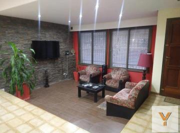 Casa · 350m² · 5 Ambientes · Casa en Venta - 4 Dorm. 6 Baños - 383 m² - Morón