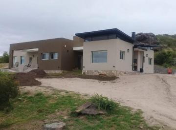 Casa de 5 ambientes, Tanti · Excelente. Casa 4 Dorm.. Zona Residencial