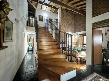 Casa · 164m² · 5 Ambientes · 2 Cocheras · Apto Crédito Hermosa Casa de 5 Ambientes en Monte Grande