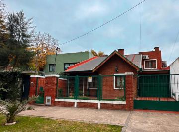 Casa · 164m² · 5 Ambientes · 2 Cocheras · Apto Crédito Hermosa Casa de 5 Ambientes en Monte Grande