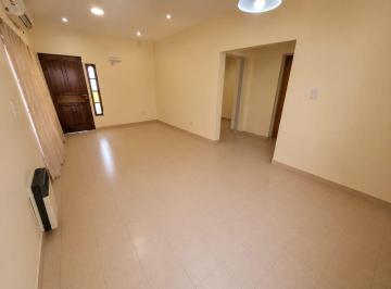Casa · 80m² · 4 Ambientes · 2 Cocheras · Alquiler Comercial Calle Sarmiento Godoy Cruz