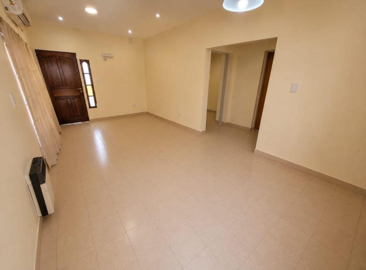 Casa · 80m² · 4 Ambientes · 2 Cocheras