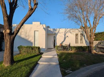 Casa · 125m² · 4 Ambientes · 2 Cocheras · Casa en Venta en La Comarca, General Pacheco, Tigre