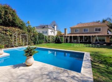 Casa · 800m² · 4 Ambientes · 1 Cochera · Casa en La Lomada de Pilar