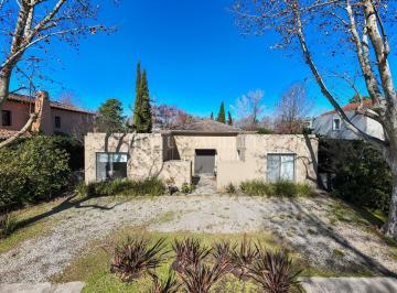 Casa · 220m² · 6 Ambientes · Casa en Venta en Ayres de Pilar