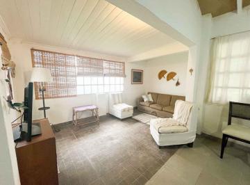 Casa · 104m² · 5 Ambientes · 2 Cocheras · Venta Casa 2 Dorm. y Pileta - Jorge Newbery
