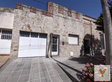 Casa · 80m² · 3 Ambientes · 1 Cochera · Casa en Venta - 2 Dorm. 1 Baño - Cochera - 360 m² - San Carlos de Bolívar