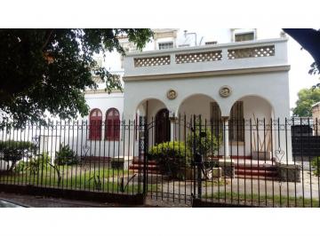 Oficina comercial · 163m² · 4 Ambientes · 2 Cocheras · Casona de Estilo - Uso Comercial