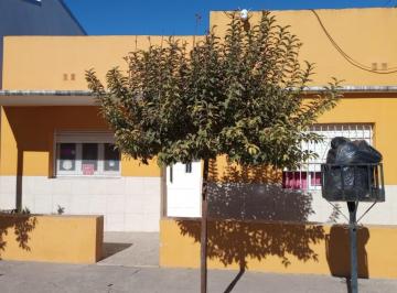 Casa · 130m² · 4 Ambientes · Casa en Venta - 3 Dorm. 2 Baños - 491 m² - Carmen de Areco