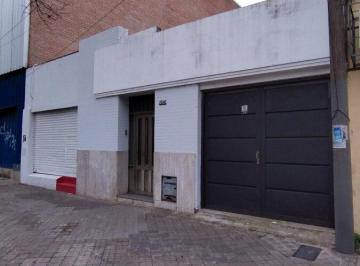 Casa · 200m² · 8 Ambientes · 1 Cochera · Pichincha