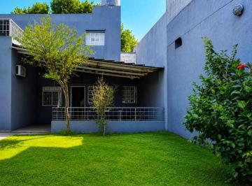 Casa de 5 ambientes, Villa Real · Venta Casa 5 Ambientes con Garaje y Amplio Parque a Reciclar! Oportunidad.