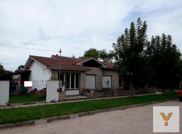 Casa · 300m² · 4 Ambientes · 4 Cocheras · Casa en Venta - 3 Dorm. 2 Baños 4 Cocheras - 600 m² - Mechongue