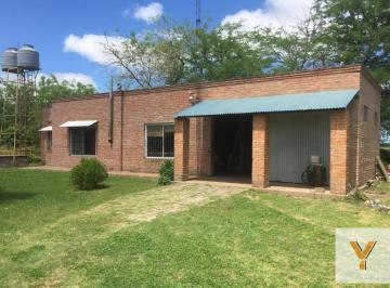 Quinta vacacional · 200m² · 8 Ambientes · Quinta en Venta - 4 Dorm. 4 Baños - 10000 m² - Mercedes