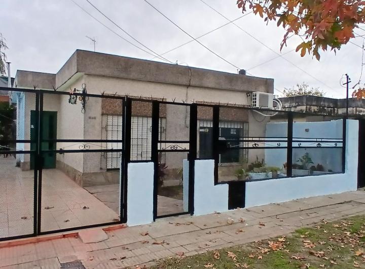 Casa · 80m² · 4 Ambientes · 1 Cochera