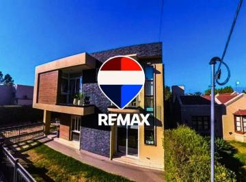 Casa · 380m² · 5 Ambientes · 1 Cochera · Casa en Venta 3 Dorm Los Olmos Cerrillos