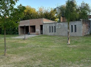Casa · 195m² · 3 Ambientes · 1 Cochera · Venta de Casa (Grandes Dimensiones) y Gran Terreno