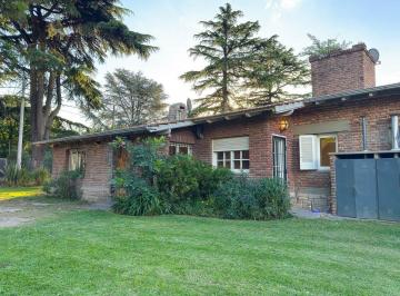 Casa · 200m² · 5 Ambientes · Casa en Alquiler de 4 Dorm. - Barrio Golf