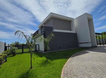 Casa · 200m² · 3 Ambientes · 2 Cocheras · Venta Moderna Casa en La Vacherie, Mendoza