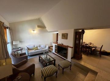 Casa · 187m² · 8 Ambientes · 2 Cocheras · Casa Sobre Ignacio de La Roza. Capital