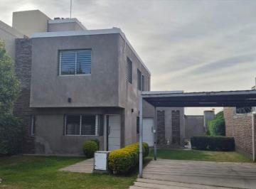 Casa · 96m² · 5 Ambientes · 1 Cochera · Casa Apta Credito - Barrio Privado. Santa Lucia
