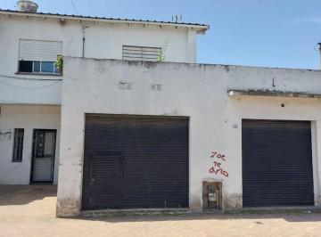 Casa · 147m² · 6 Ambientes · 1 Cochera · Venta - Casa 6 Amb + Local. Apta Credito. Moreno