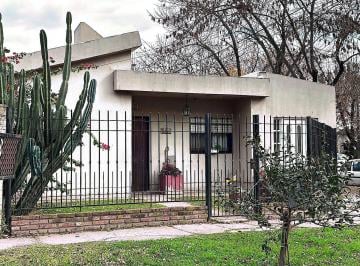 Casa · 140m² · 4 Ambientes · 1 Cochera · Casa en Venta en Villa Constitucion
