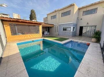 Casa · 200m² · 8 Ambientes · 2 Cocheras · Venta Casa 4 Dorm Villa Azalais Apta Credito
