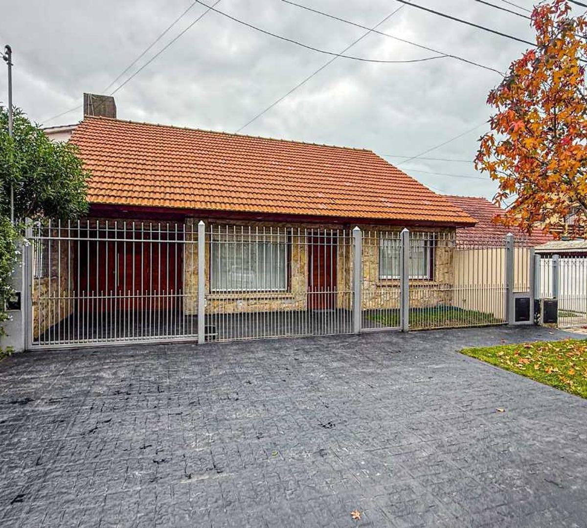Casa 3 amb, 87m² con cochera y quincho — Constitución