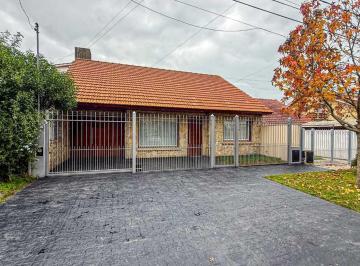 Casa · 87m² · 3 Ambientes · 1 Cochera · Venta Casa 3 Amb Quincho Constitucion Reciclada