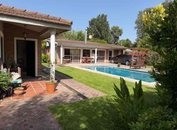 Casa · 100m² · 3 Ambientes · 2 Cocheras · Venta Casa con Piscinaycancha de Padel, manzanares
