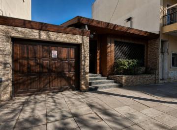 Casa · 165m² · 6 Ambientes · 1 Cochera · Parque Chas Venta Casa en Excelente Estado /garage
