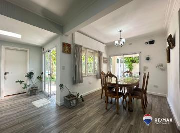 Casa · 260m² · 6 Ambientes · 1 Cochera · Casas en Venta La Plata Villa Elisa